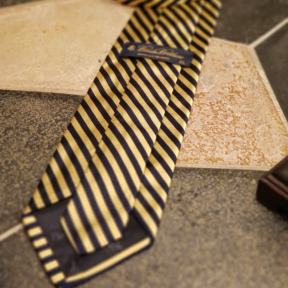 Brooks Brothers Necktie - Picture 3 of 3